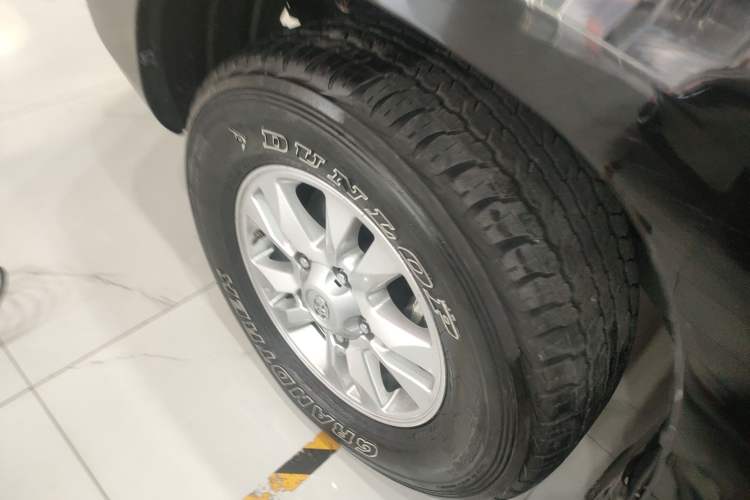 Used Toyota Land Cruiser 2012 4.0L Automatic VX Left Front Wheel Hub
