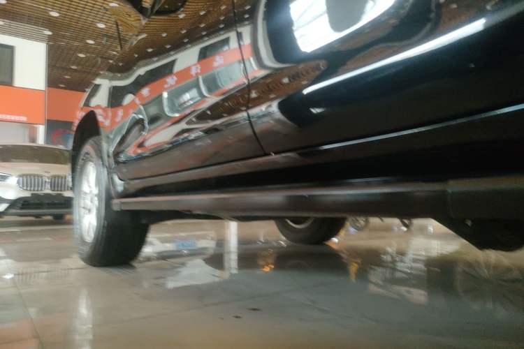 Used Toyota Land Cruiser 2012 4.0L Automatic VX Left Side Sill
