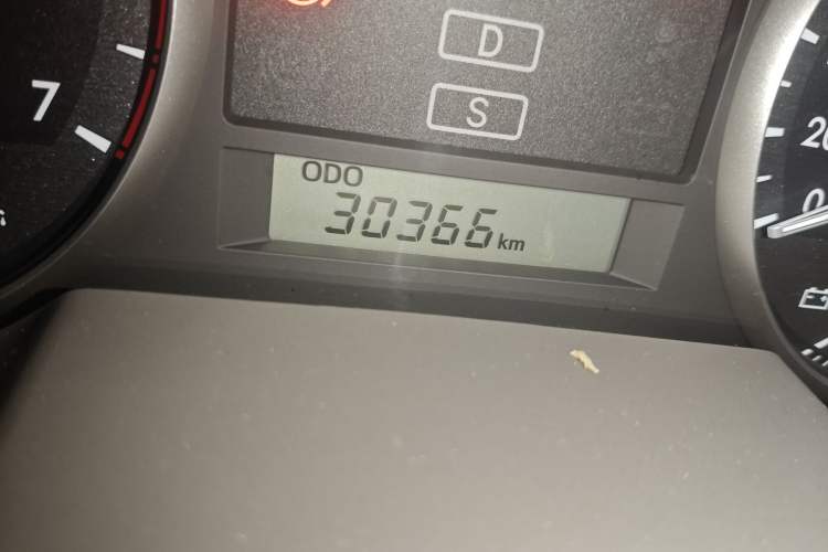 Used Toyota Land Cruiser 2012 4000 Odometer Close Up