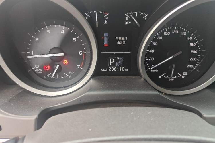 Used Toyota Land Cruiser 2012 4.6L Automatic VX-R Odometer Close Up