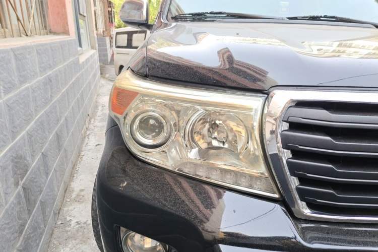 Used Toyota Land Cruiser  Right Front Headlight