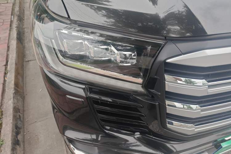 Used Toyota Land Cruiser 2012 4.6L Automatic VX-R Right Front Headlight