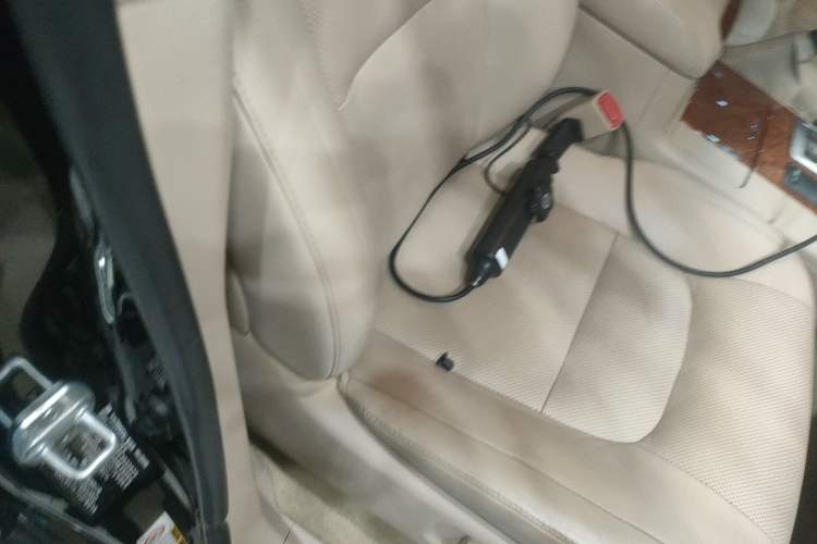 Used Toyota Land Cruiser 2012 4.0L Automatic VX Right Front Seat
