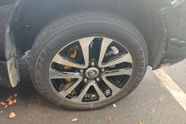Used Toyota Land Cruiser 2012 4.0L Automatic GX-R Right Front Wheel Hub