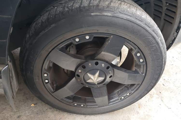 Used Toyota Land Cruiser  Right Front Wheel Hub