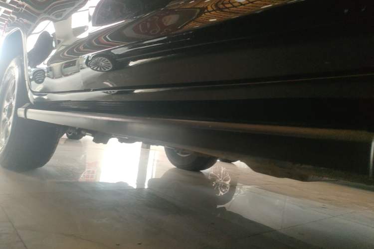 Used Toyota Land Cruiser 2012 4.0L Automatic VX Right Side Sill