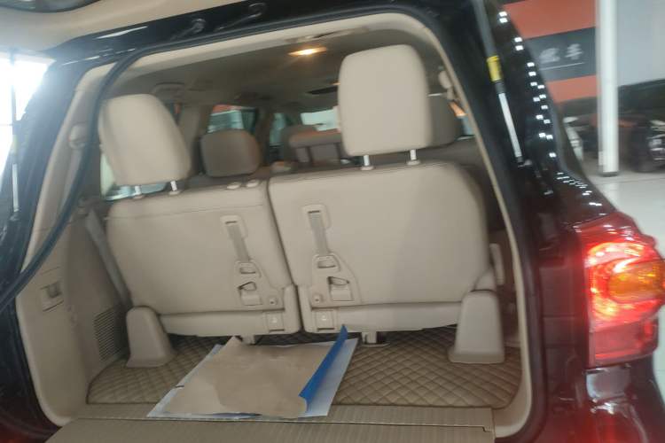 Used Toyota Land Cruiser 2012 4.0L Automatic VX Trunk