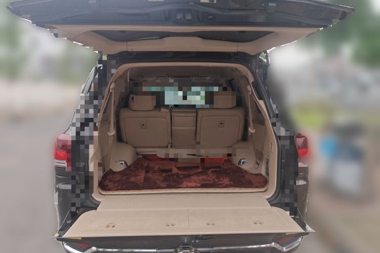 Used Toyota Land Cruiser 2012 4.6L Automatic VX-R Trunk