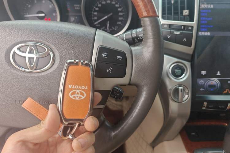 Used Toyota Land Cruiser 2012 4.6L Automatic VX-R Vehicle Key