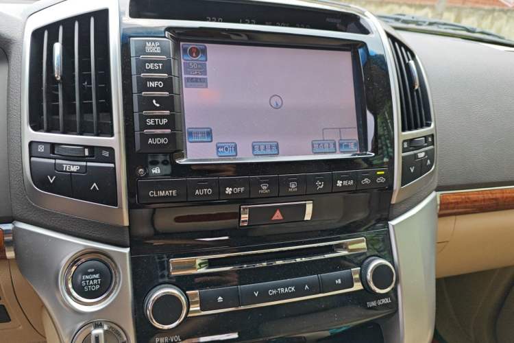 Used Toyota Land Cruiser 2012 4.6L Automatic VX-R Audio And AC Panel