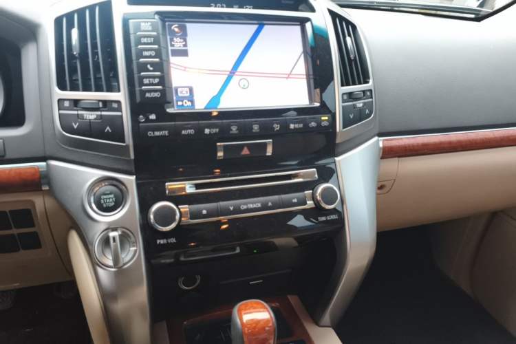 Used Toyota Land Cruiser 2012 4.6L Automatic VX-R Audio And AC Panel