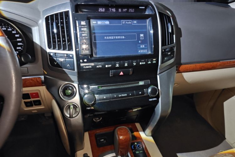Used Toyota Land Cruiser 2012 4.6L Automatic VX-R Audio And AC Panel