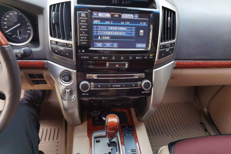 Used Toyota Land Cruiser 2012 4.6L Automatic VX-R Audio And AC Panel