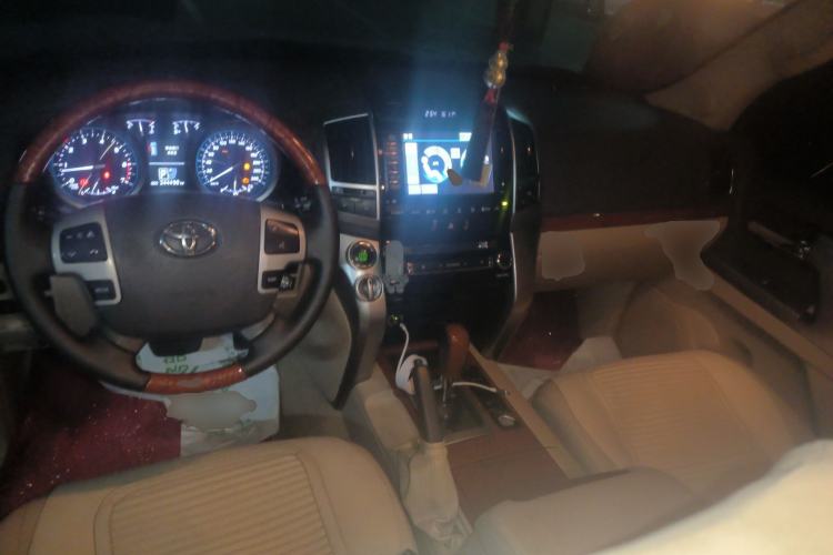 Used Toyota Land Cruiser 2012 4.6L Automatic VX-R Center Console