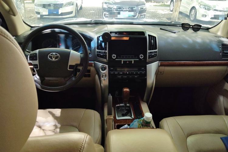 Used Toyota Land Cruiser 2012 4.0L Automatic VX Center Console