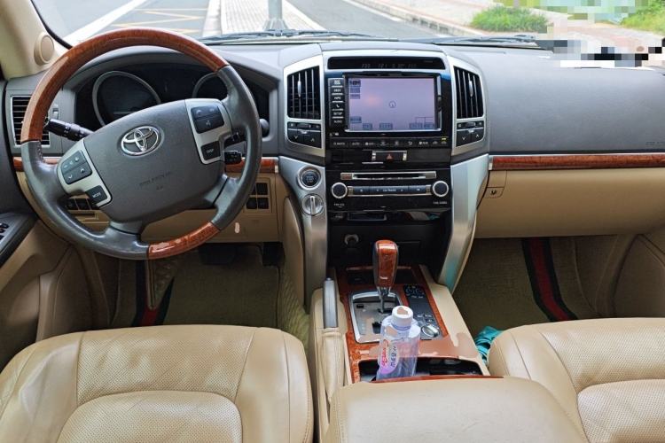 Used Toyota Land Cruiser 2012 4.6L Automatic VX-R Center Console