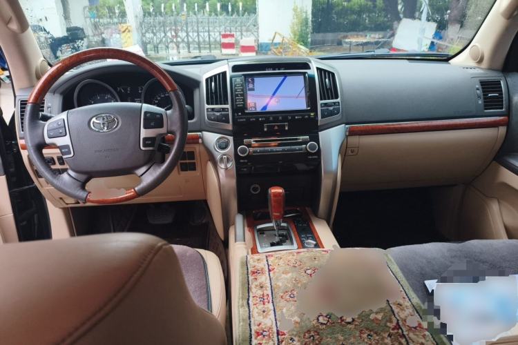 Used Toyota Land Cruiser 2012 4.6L Automatic VX-R Center Console
