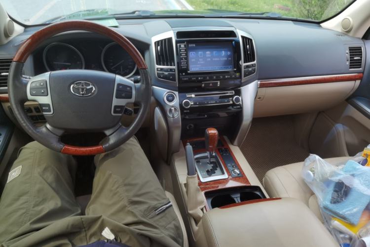 Used Toyota Land Cruiser 2012 4.6L Automatic VX-R Center Console