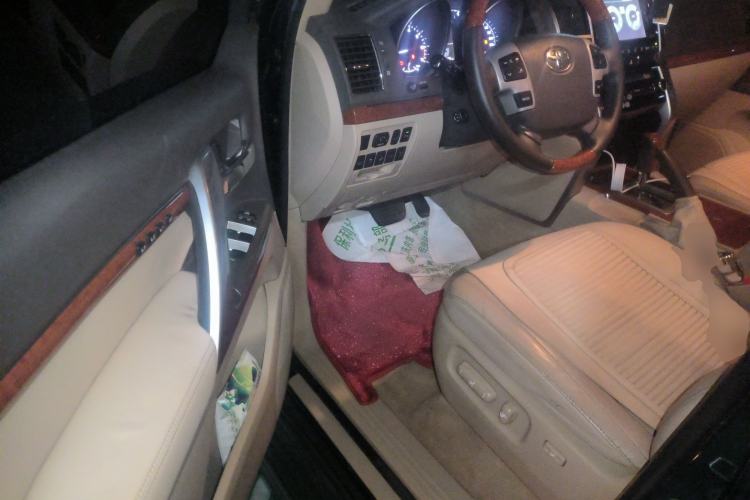 Used Toyota Land Cruiser 2012 4.6L Automatic VX-R Driver Seat