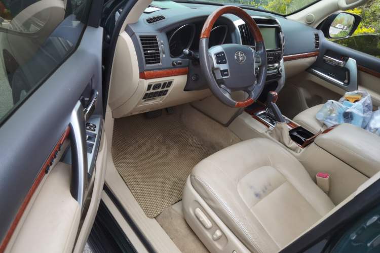 Used Toyota Land Cruiser 2012 4.6L Automatic VX-R Driver Seat