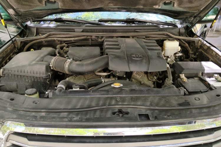 Used Toyota Land Cruiser 2012 4.0L Automatic VX Engine Bay