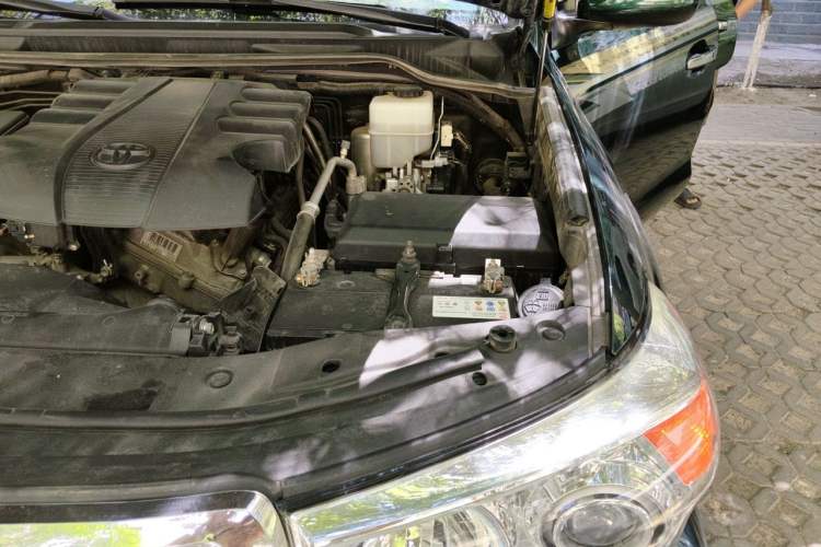 Used Toyota Land Cruiser 2012 4.0L Automatic VX Engine Bay Left
