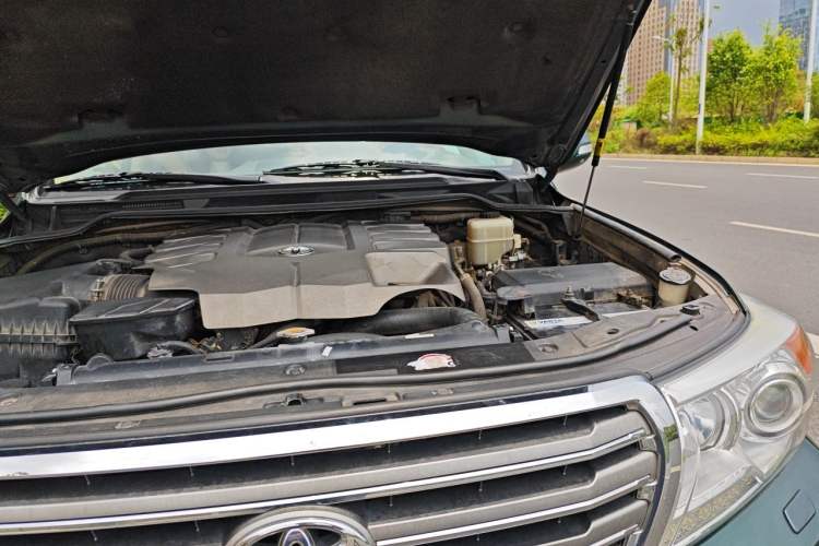 Used Toyota Land Cruiser 2012 4.6L Automatic VX-R Engine Bay Left
