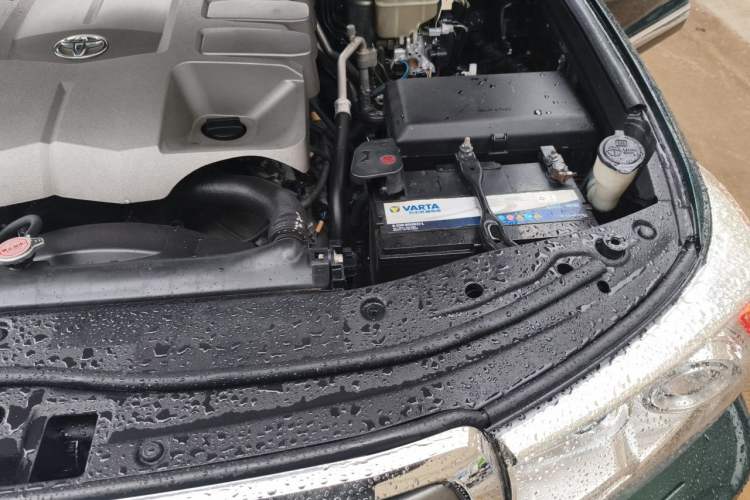 Used Toyota Land Cruiser 2012 4.6L Automatic VX-R Engine Bay Left