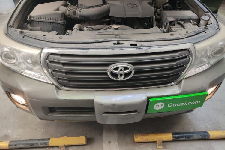 Used Toyota Land Cruiser  Engine Bay
