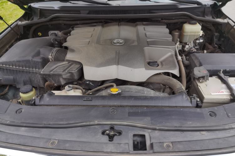 Used Toyota Land Cruiser 2012 4.6L Automatic VX-R Engine Bay
