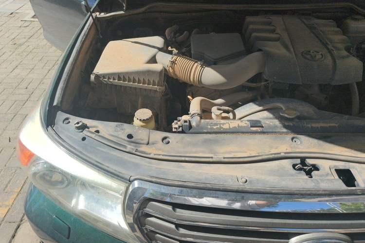 Used Toyota Land Cruiser 2012 4.0L Automatic VX Engine Bay Right