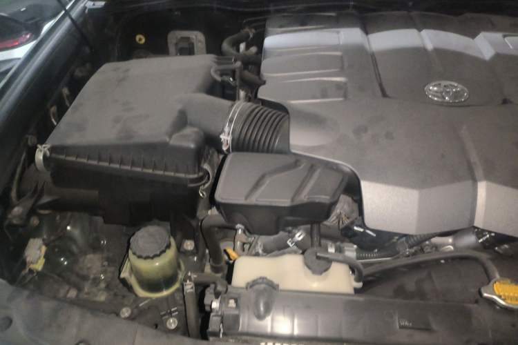 Used Toyota Land Cruiser 2012 4.6L Automatic VX-R Engine Bay Right