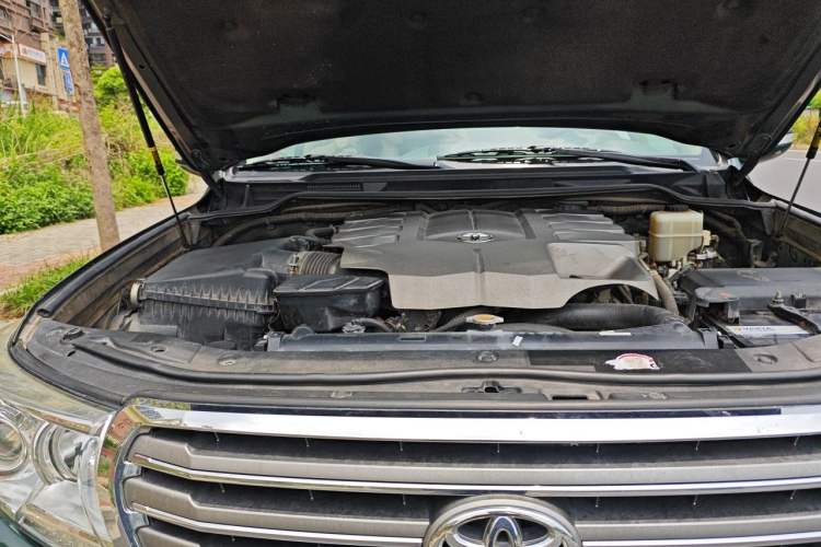 Used Toyota Land Cruiser 2012 4.6L Automatic VX-R Engine Bay Right