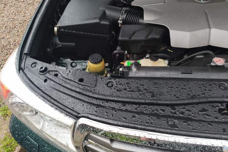 Used Toyota Land Cruiser 2012 4.6L Automatic VX-R Engine Bay Right