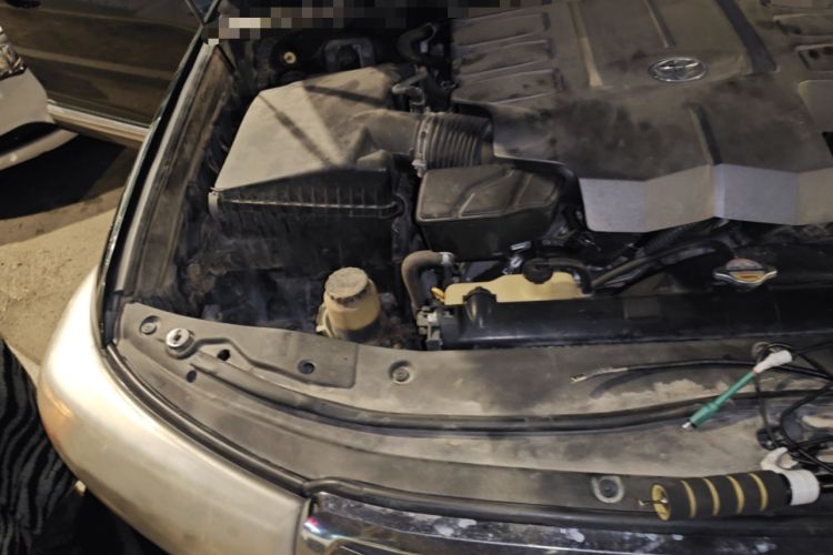 Used Toyota Land Cruiser 2012 4.6L Automatic VX-R Engine Bay Right