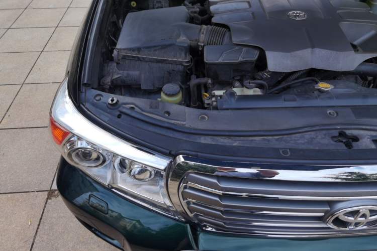 Used Toyota Land Cruiser 2012 4.6L Automatic VX-R Engine Bay Right