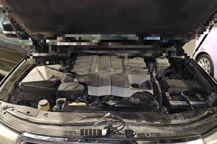 Used Toyota Land Cruiser 2012 4.6L Automatic VX-R Engine Bay