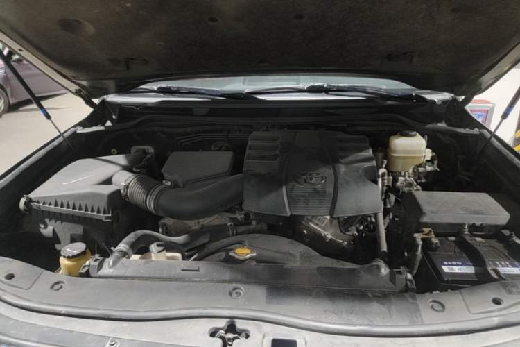 Used Toyota Land Cruiser 2012 4000 Engine Bay