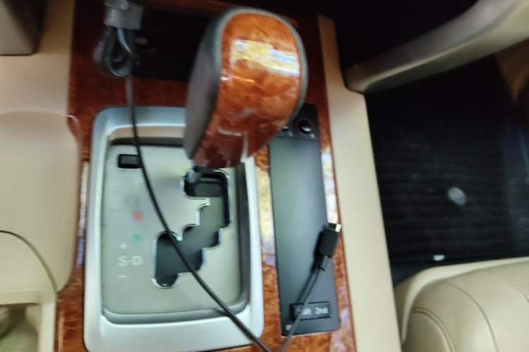 Used Toyota Land Cruiser 2012 4.0L Automatic VX Gear Lever