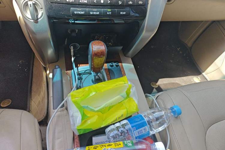 Used Toyota Land Cruiser 2012 4.0L Automatic VX Gear Lever
