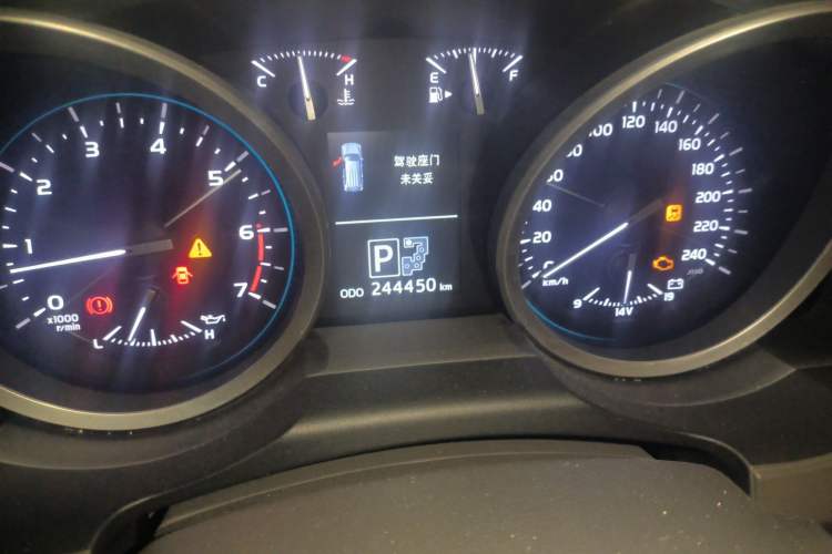 Used Toyota Land Cruiser 2012 4.6L Automatic VX-R Odometer Close Up