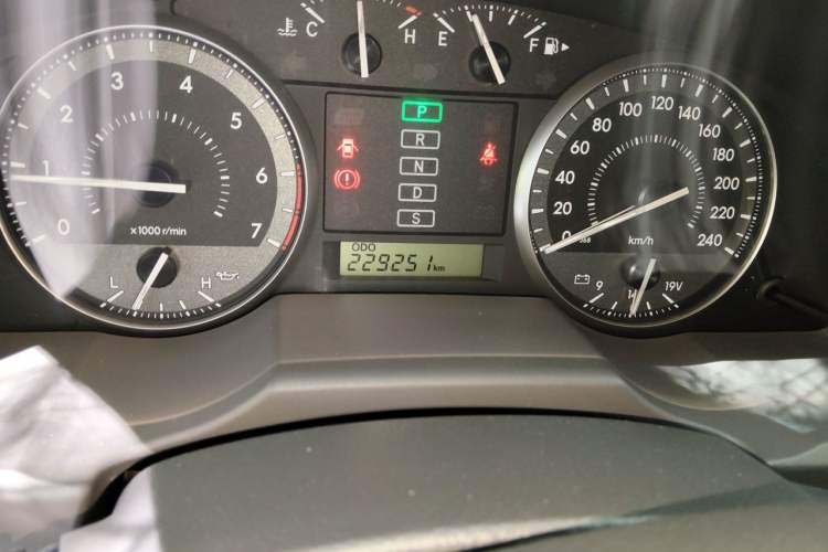 Used Toyota Land Cruiser 2012 4.0L Automatic VX Odometer Close Up
