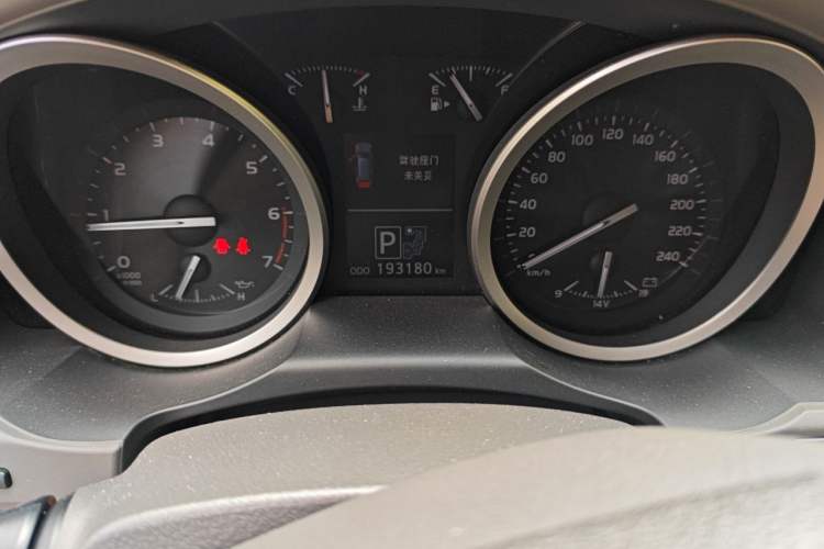 Used Toyota Land Cruiser 2012 4.6L Automatic VX-R Odometer Close Up
