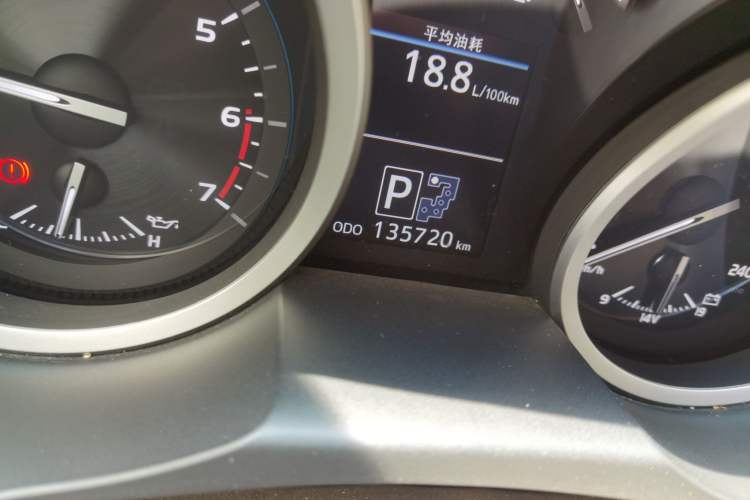 Used Toyota Land Cruiser 2012 4.6L Automatic VX-R Odometer Close Up
