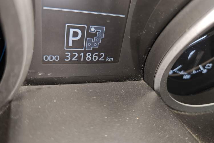 Used Toyota Land Cruiser 2012 4.6L Automatic VX-R Odometer Close Up
