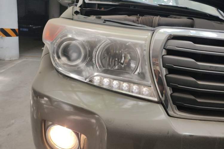 Used Toyota Land Cruiser  Right Front Headlight