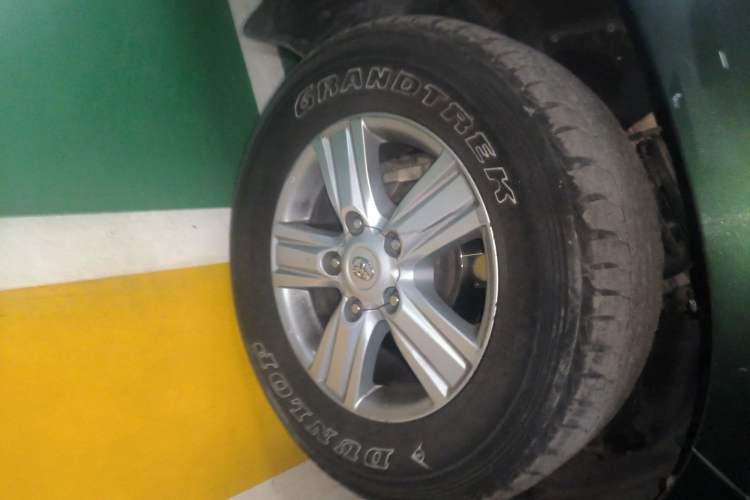 Used Toyota Land Cruiser 2012 4.6L Automatic VX-R Right Front Wheel Hub