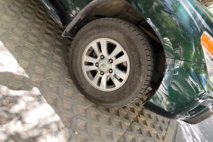Used Toyota Land Cruiser 2012 4.0L Automatic VX Right Front Wheel Hub