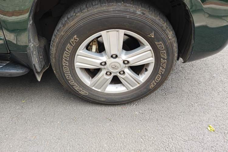 Used Toyota Land Cruiser 2012 4.6L Automatic VX-R Right Front Wheel Hub