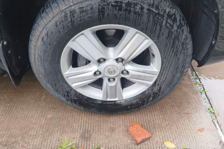Used Toyota Land Cruiser 2012 4.6L Automatic VX-R Right Front Wheel Hub